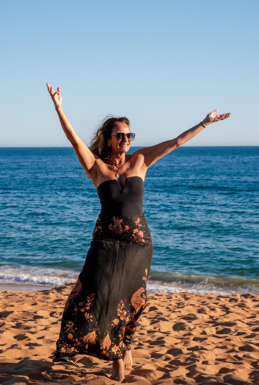 Melissa by the sea, arms open